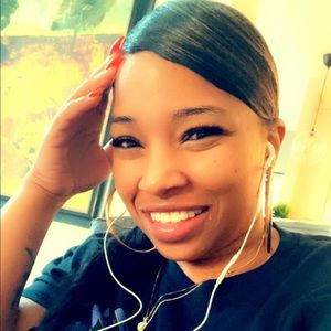 Meet your Posher, Dee